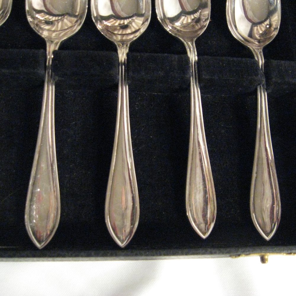 VINERS OF SHEFFIELD ENGLAND FRUIT KNIFE & SPOONS - Picture 2 of 5
